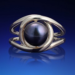 Stříbrný prsten Silvia s černou perlou