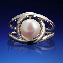 Stříbrný prsten Silvia s bílou perlou